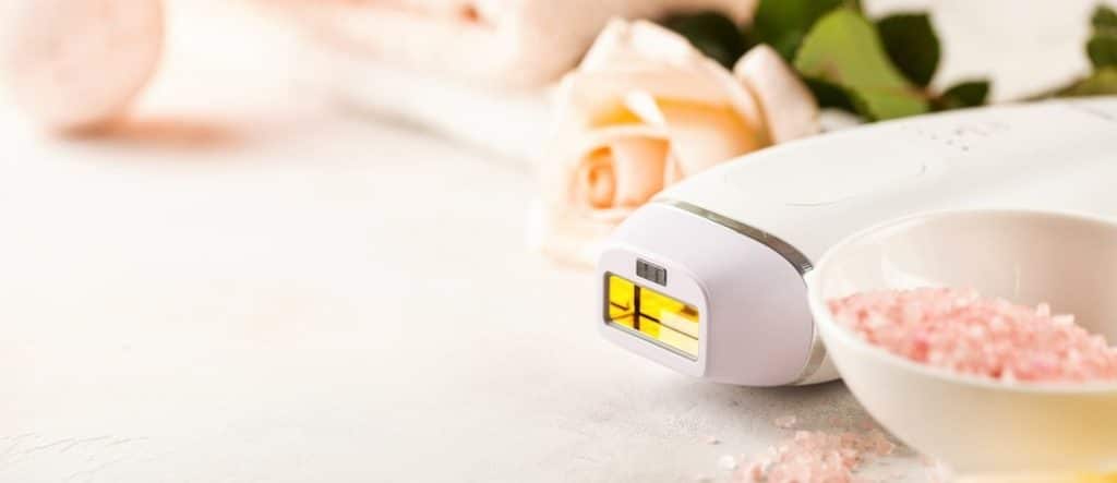 Faites la chasse aux poils avec un épilateur à lumière pulsée